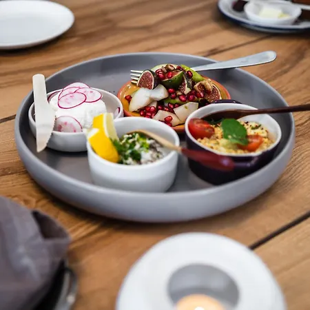 Rajskie Jablka - Azyl Dla Doroslych 3*