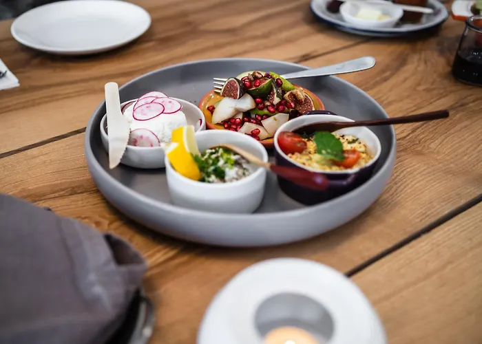 Rajskie Jablka - Azyl Dla Doroslych 3*